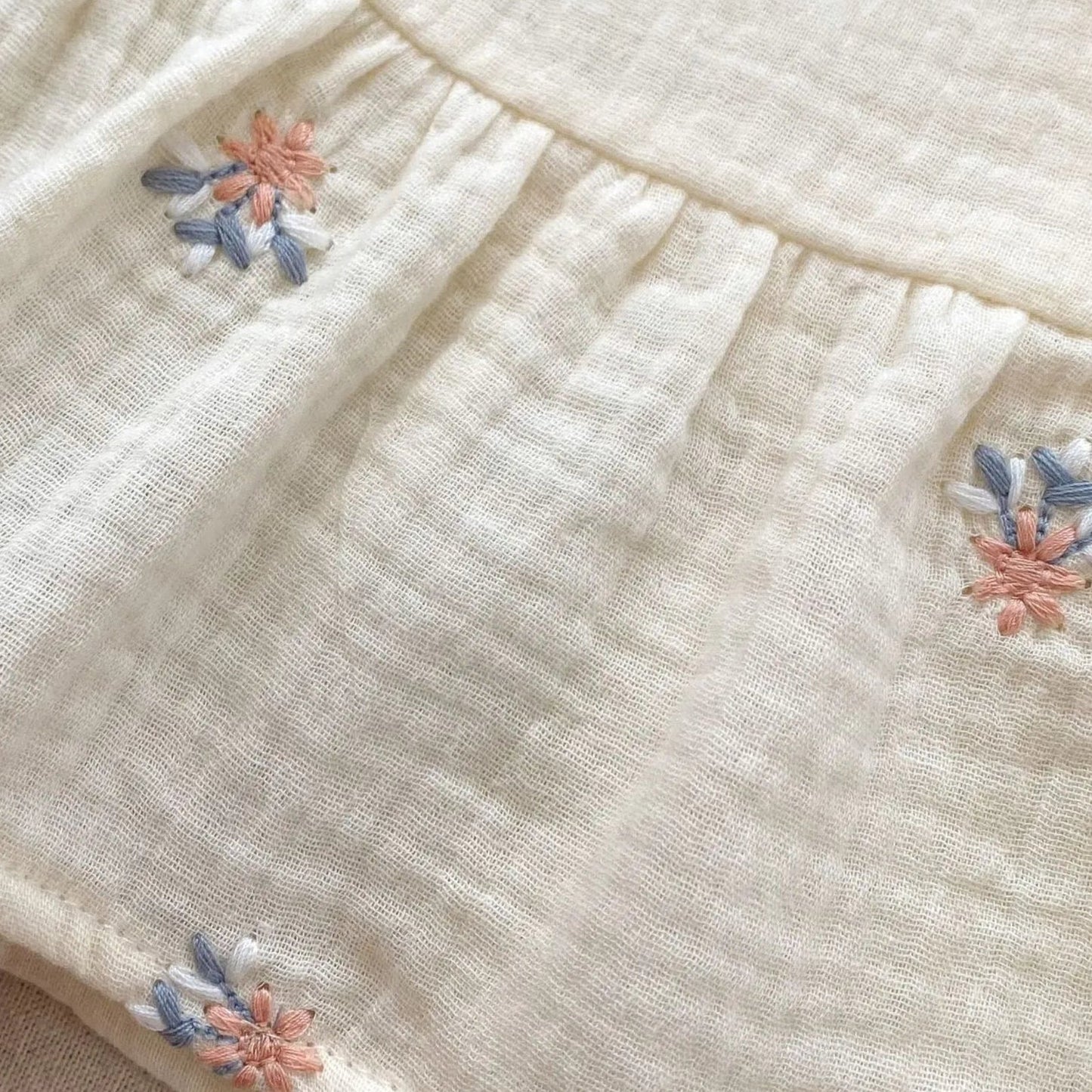 Baby Meisjes Set — Mouwloze Top met Bloemenborduursel en Shorts