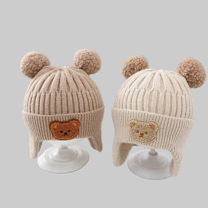 Gebreide baby wintermuts beer pompons oorflappen
