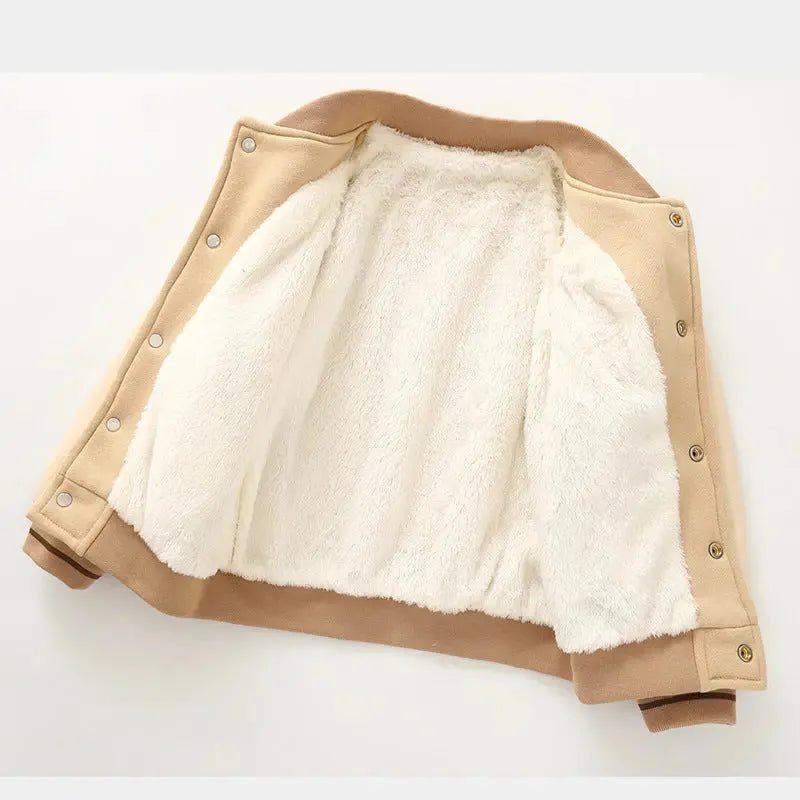 Baseball jas beige binnenkant fleece voering drukknoopsluiting detail